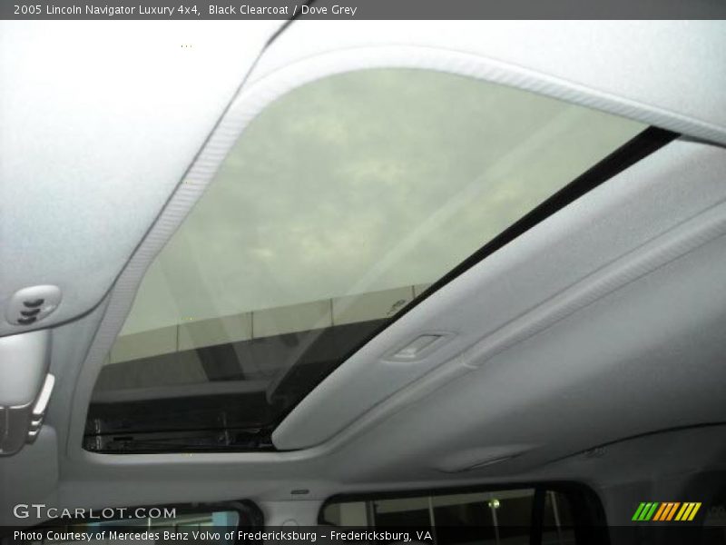 Black Clearcoat / Dove Grey 2005 Lincoln Navigator Luxury 4x4