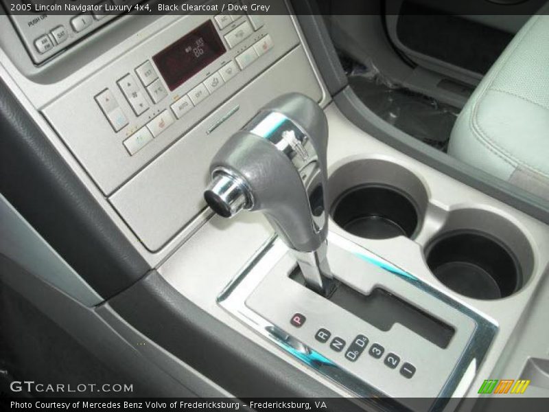 Black Clearcoat / Dove Grey 2005 Lincoln Navigator Luxury 4x4