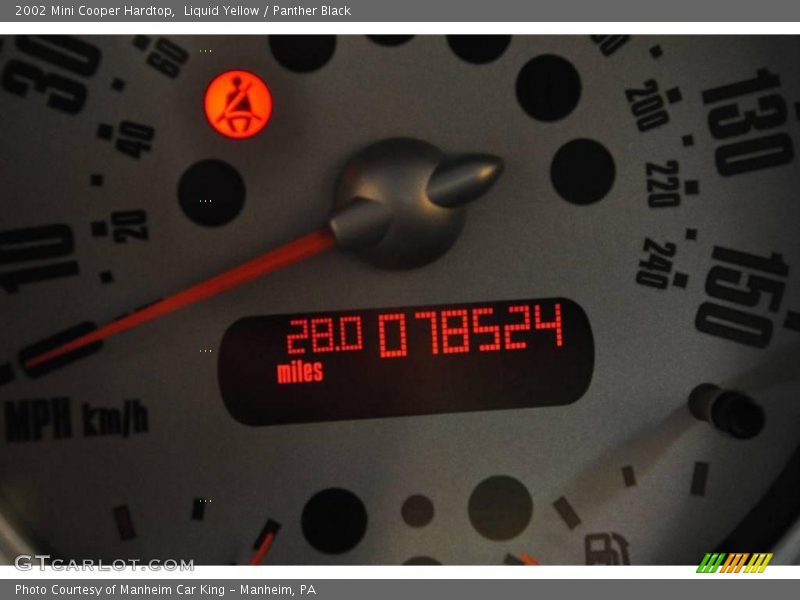 Liquid Yellow / Panther Black 2002 Mini Cooper Hardtop