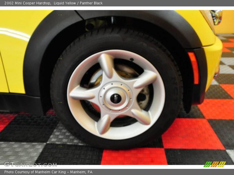 Liquid Yellow / Panther Black 2002 Mini Cooper Hardtop