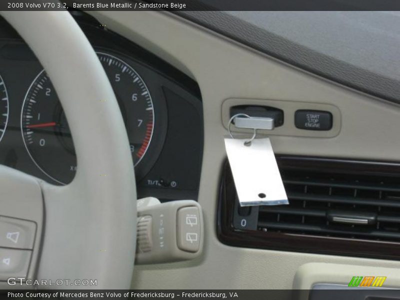 Barents Blue Metallic / Sandstone Beige 2008 Volvo V70 3.2