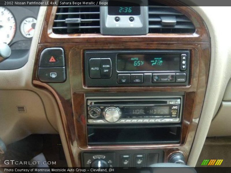 Sahara Beige Metallic / Beige 2002 Nissan Pathfinder LE 4x4