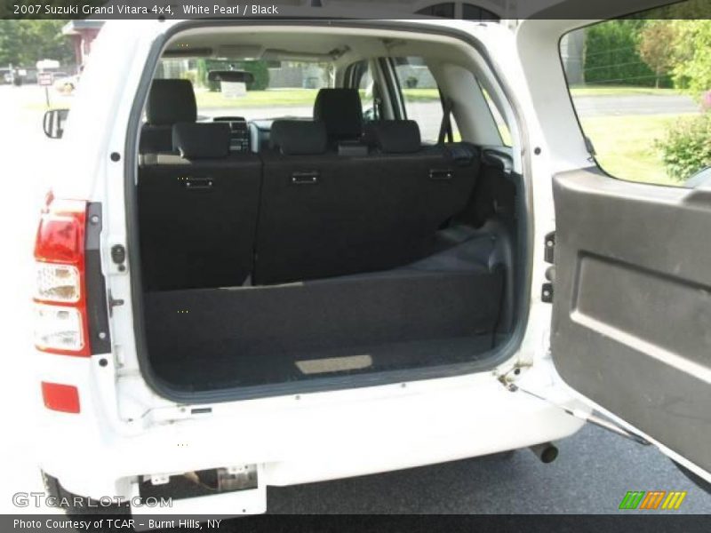White Pearl / Black 2007 Suzuki Grand Vitara 4x4