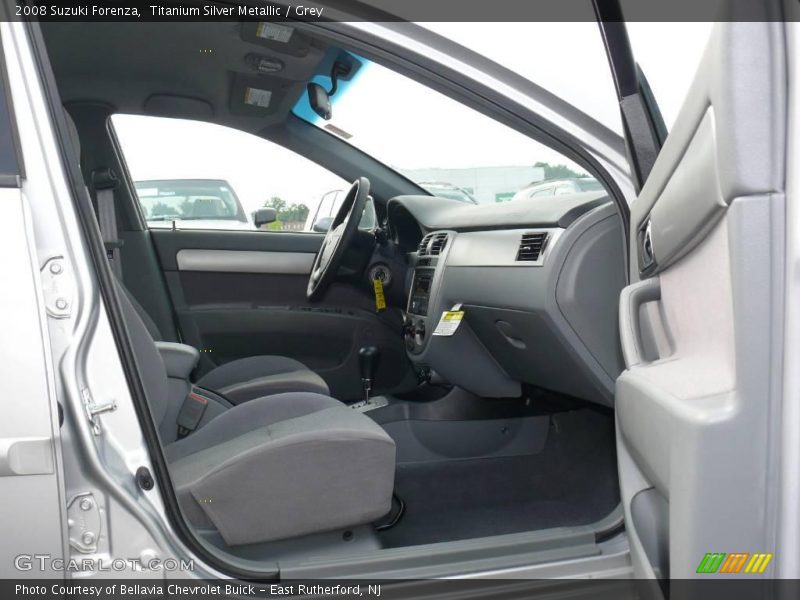 Titanium Silver Metallic / Grey 2008 Suzuki Forenza