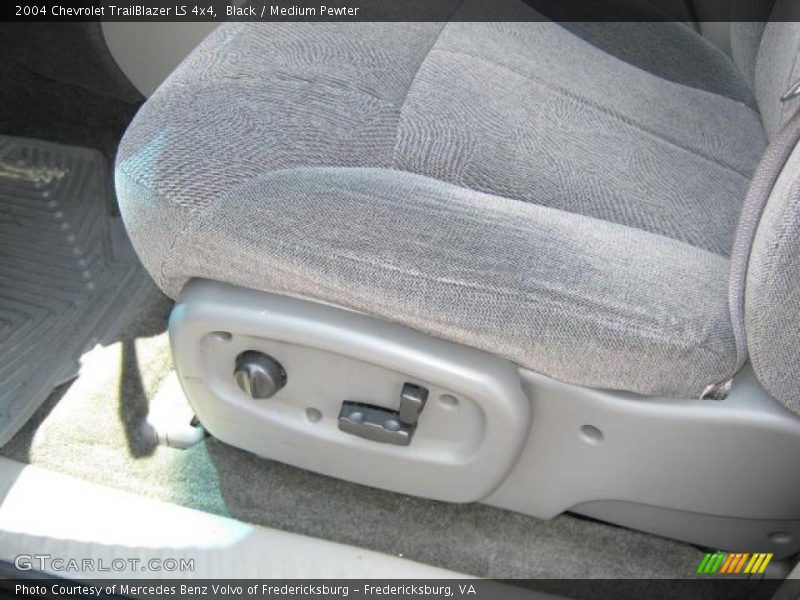 Black / Medium Pewter 2004 Chevrolet TrailBlazer LS 4x4