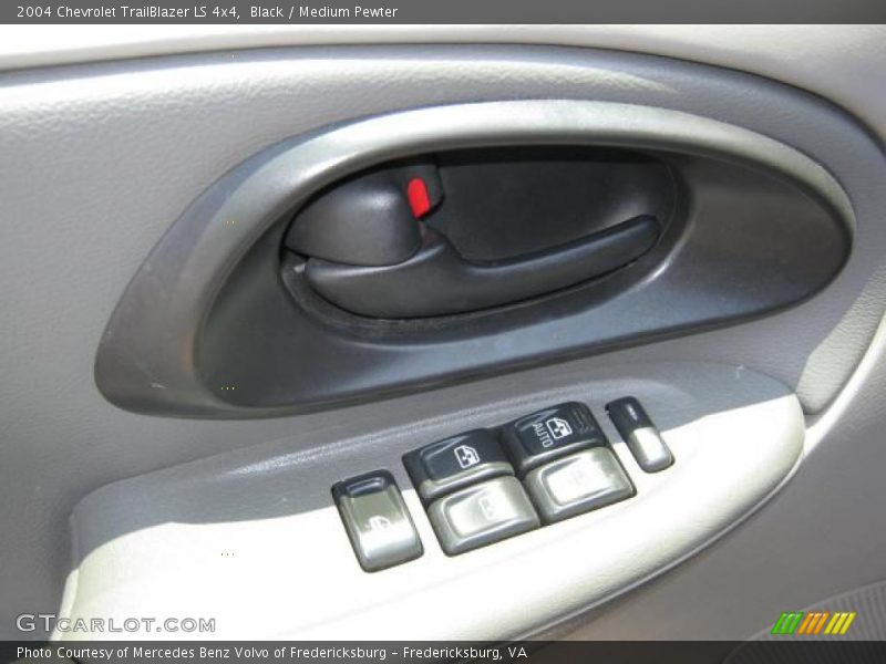 Black / Medium Pewter 2004 Chevrolet TrailBlazer LS 4x4