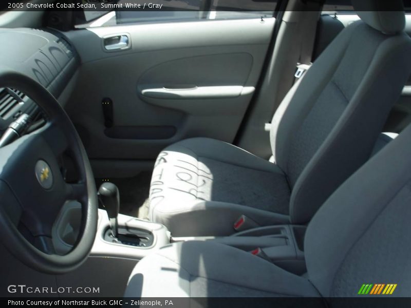 Summit White / Gray 2005 Chevrolet Cobalt Sedan
