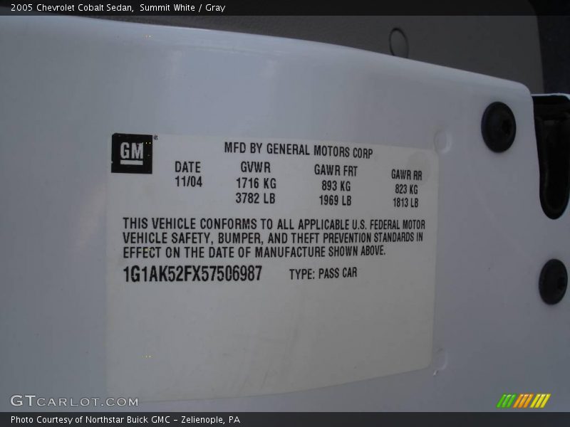 Summit White / Gray 2005 Chevrolet Cobalt Sedan