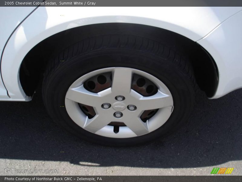 Summit White / Gray 2005 Chevrolet Cobalt Sedan