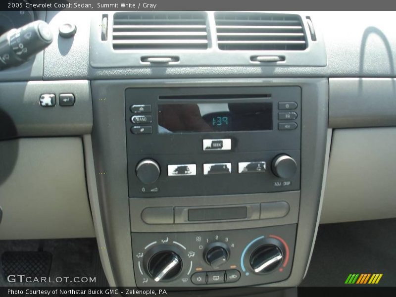 Summit White / Gray 2005 Chevrolet Cobalt Sedan