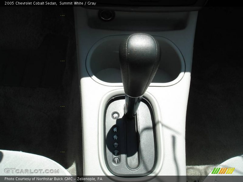 Summit White / Gray 2005 Chevrolet Cobalt Sedan