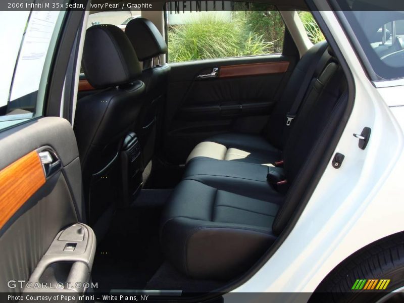 Ivory Pearl / Graphite 2006 Infiniti M 35x Sedan
