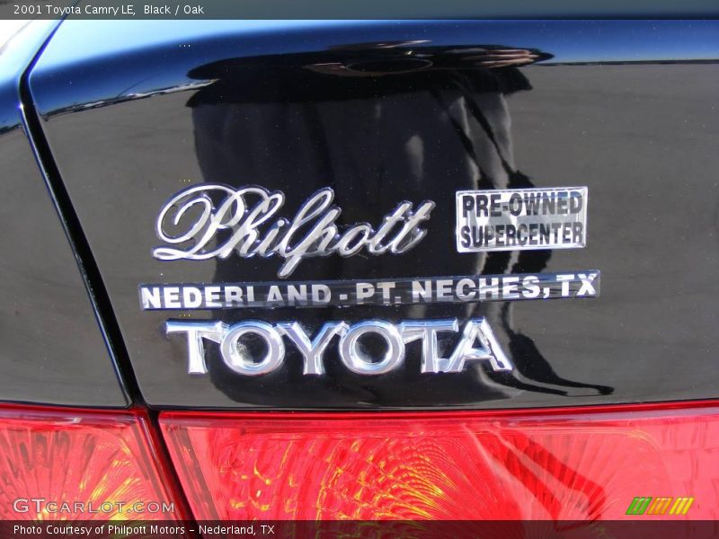 Black / Oak 2001 Toyota Camry LE