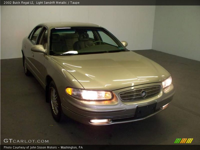 Light Sandrift Metallic / Taupe 2002 Buick Regal LS