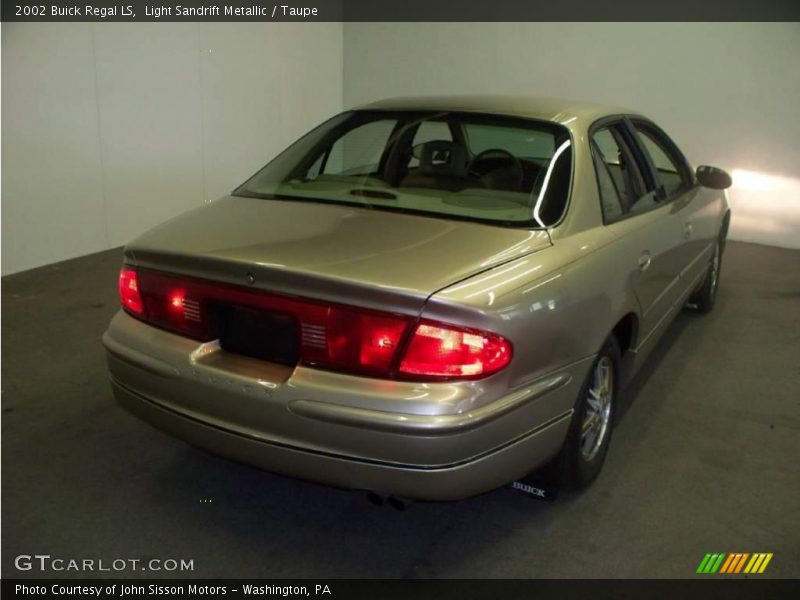 Light Sandrift Metallic / Taupe 2002 Buick Regal LS