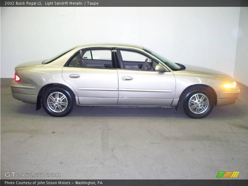 Light Sandrift Metallic / Taupe 2002 Buick Regal LS