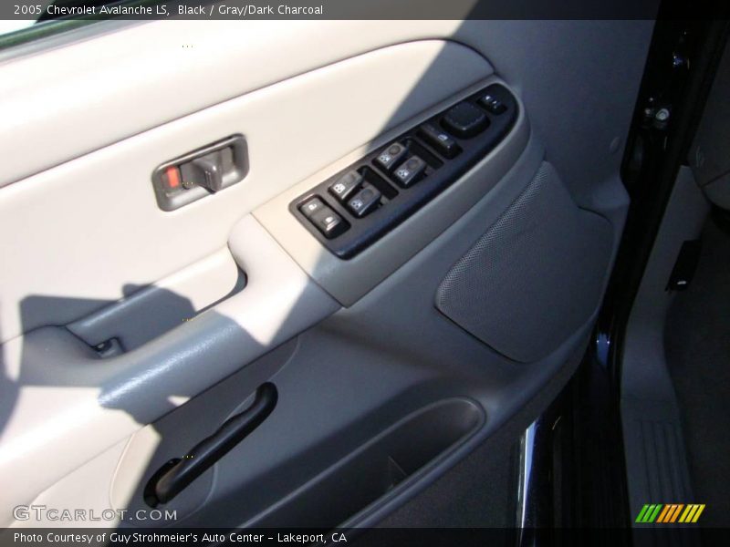 Black / Gray/Dark Charcoal 2005 Chevrolet Avalanche LS