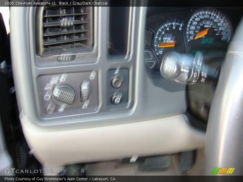 Black / Gray/Dark Charcoal 2005 Chevrolet Avalanche LS