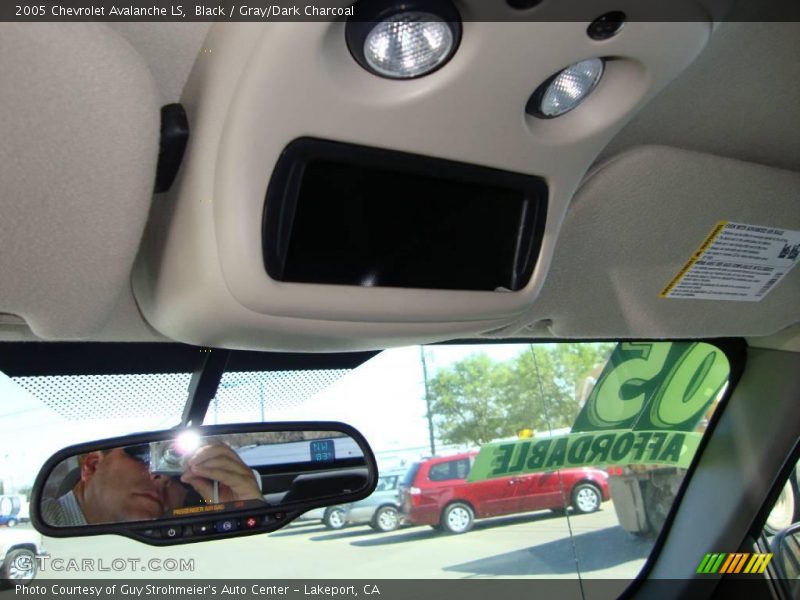 Black / Gray/Dark Charcoal 2005 Chevrolet Avalanche LS