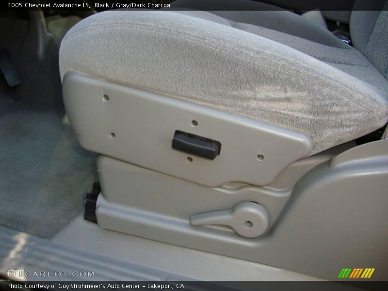 Black / Gray/Dark Charcoal 2005 Chevrolet Avalanche LS