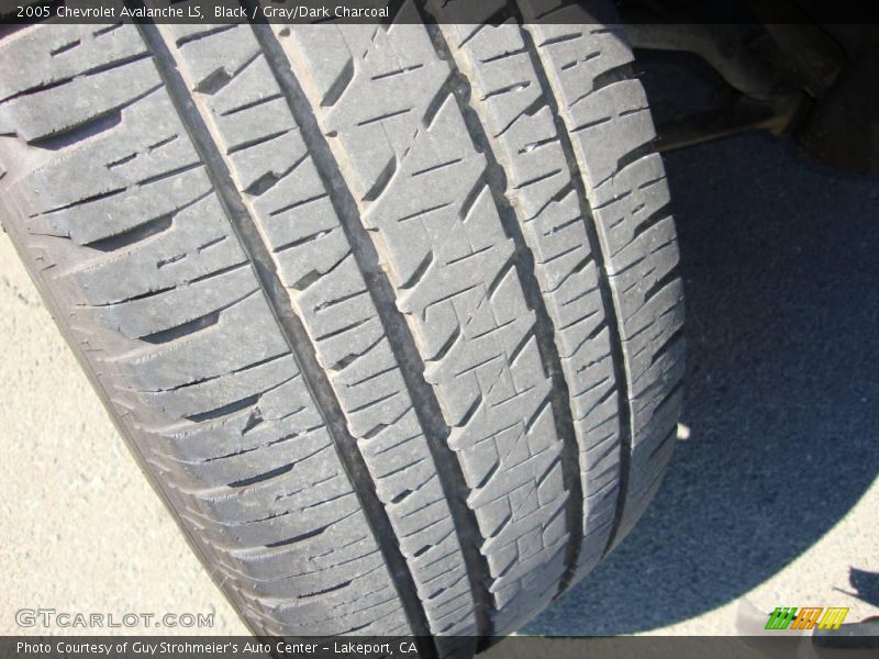 Black / Gray/Dark Charcoal 2005 Chevrolet Avalanche LS