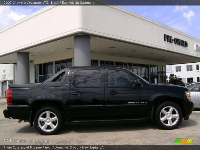 Black / Ebony/Light Cashmere 2007 Chevrolet Avalanche LTZ