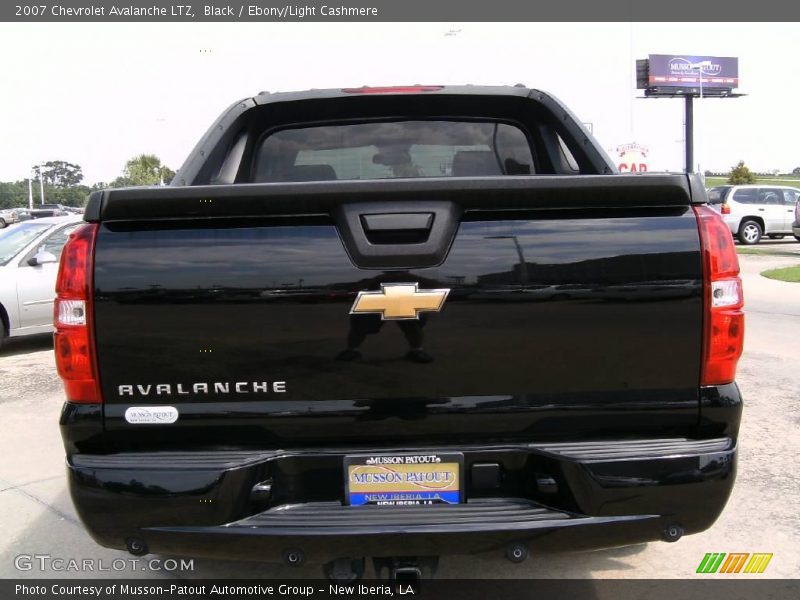 Black / Ebony/Light Cashmere 2007 Chevrolet Avalanche LTZ