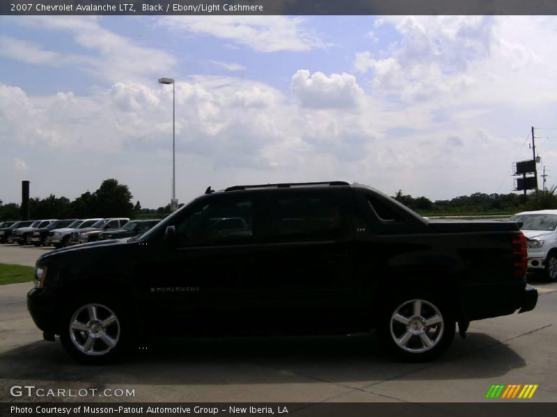 Black / Ebony/Light Cashmere 2007 Chevrolet Avalanche LTZ
