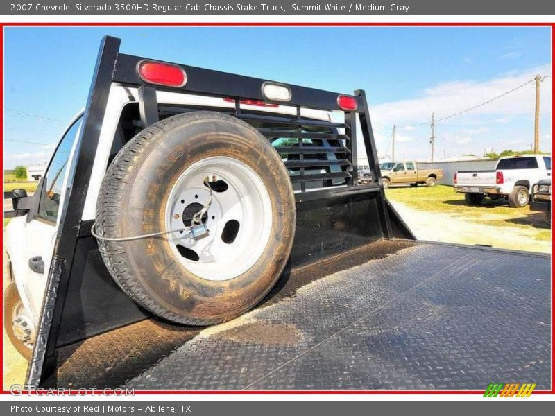 Summit White / Medium Gray 2007 Chevrolet Silverado 3500HD Regular Cab Chassis Stake Truck