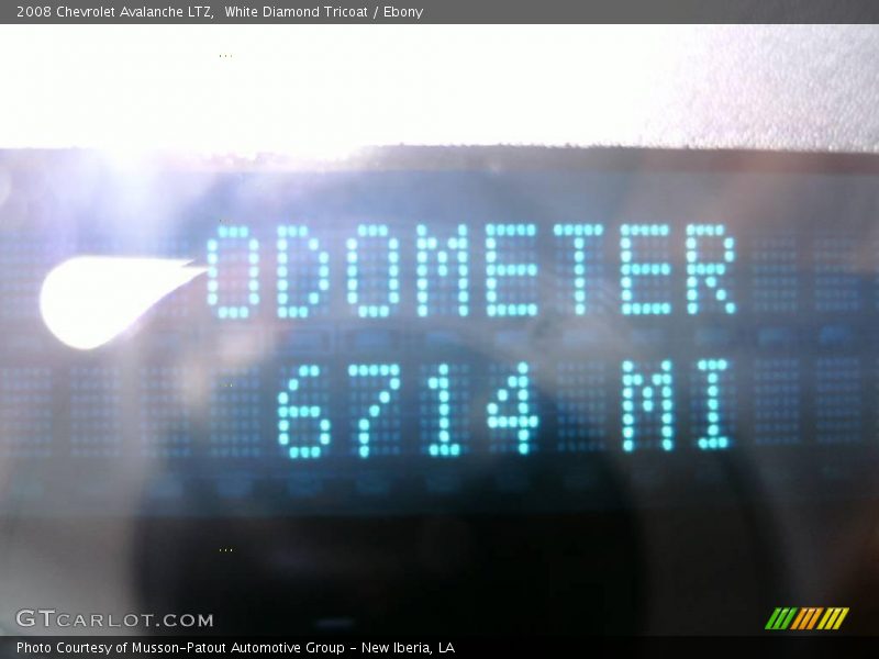 White Diamond Tricoat / Ebony 2008 Chevrolet Avalanche LTZ