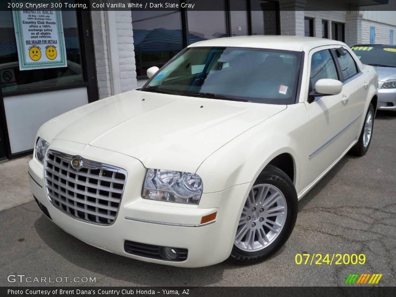 Cool Vanilla White / Dark Slate Gray 2009 Chrysler 300 Touring