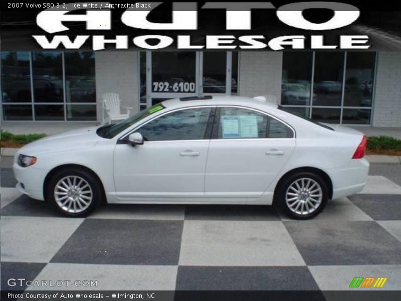 Ice White / Anthracite Black 2007 Volvo S80 3.2