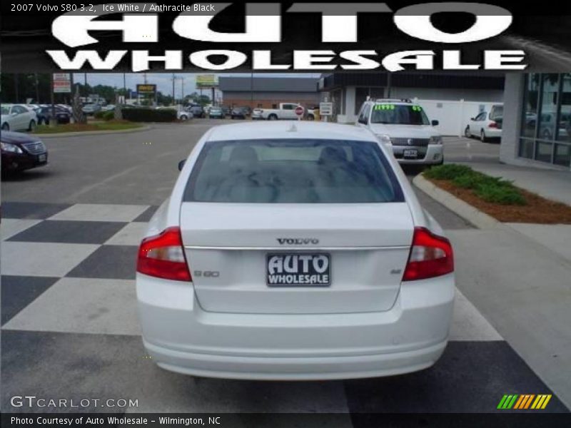 Ice White / Anthracite Black 2007 Volvo S80 3.2