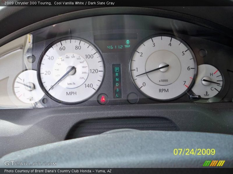 Cool Vanilla White / Dark Slate Gray 2009 Chrysler 300 Touring