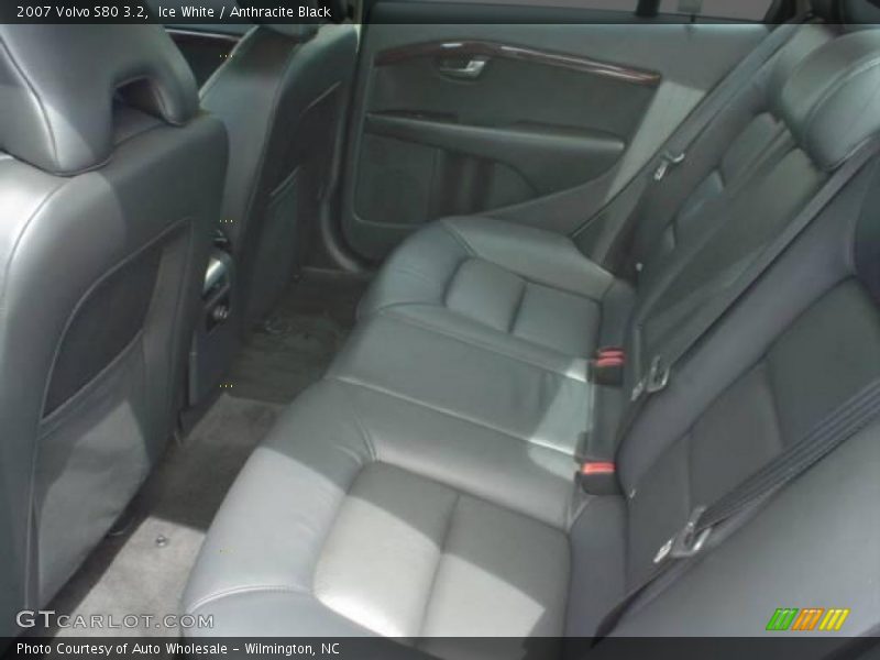 Ice White / Anthracite Black 2007 Volvo S80 3.2