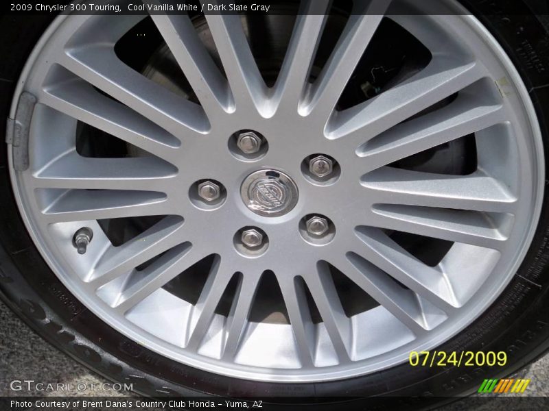 Cool Vanilla White / Dark Slate Gray 2009 Chrysler 300 Touring