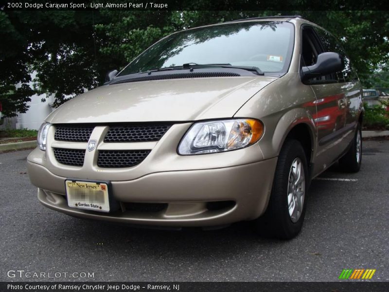 Light Almond Pearl / Taupe 2002 Dodge Caravan Sport