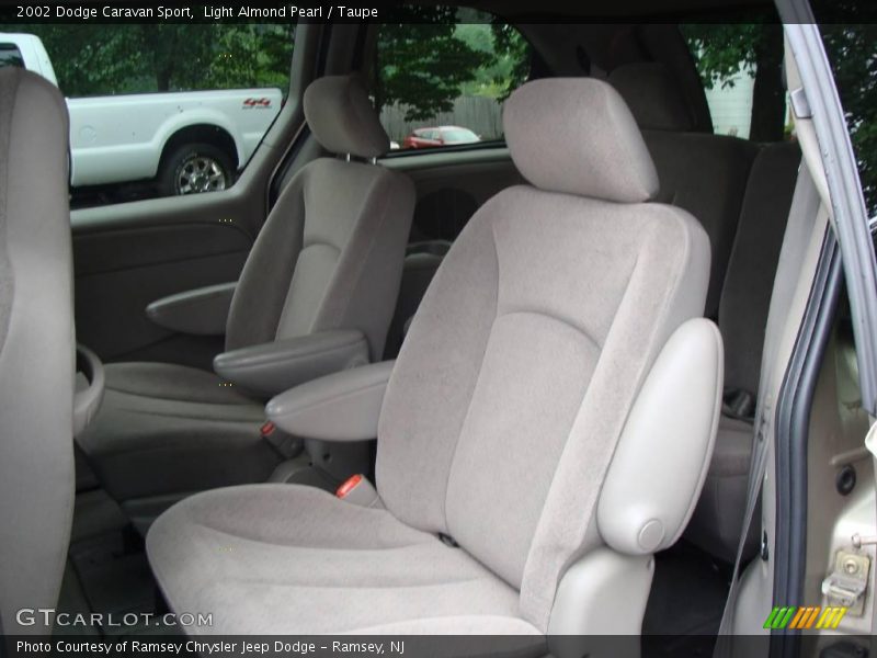 Light Almond Pearl / Taupe 2002 Dodge Caravan Sport
