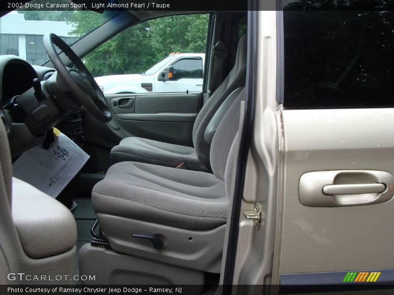 Light Almond Pearl / Taupe 2002 Dodge Caravan Sport