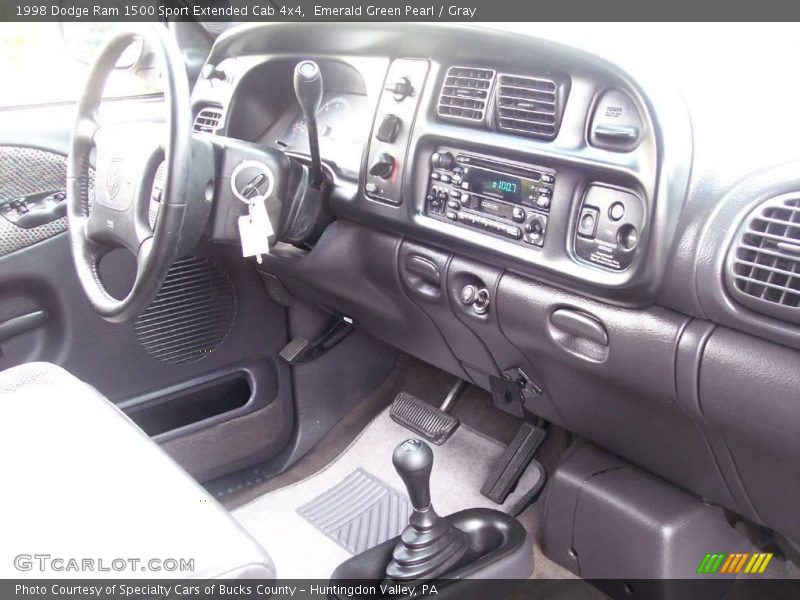 Emerald Green Pearl / Gray 1998 Dodge Ram 1500 Sport Extended Cab 4x4