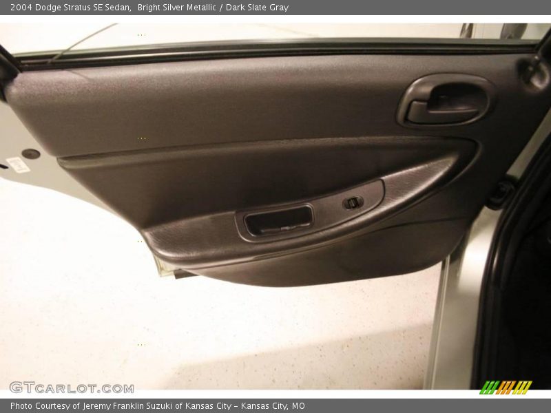 Bright Silver Metallic / Dark Slate Gray 2004 Dodge Stratus SE Sedan
