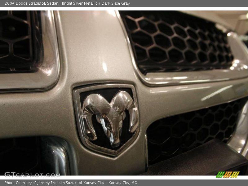 Bright Silver Metallic / Dark Slate Gray 2004 Dodge Stratus SE Sedan