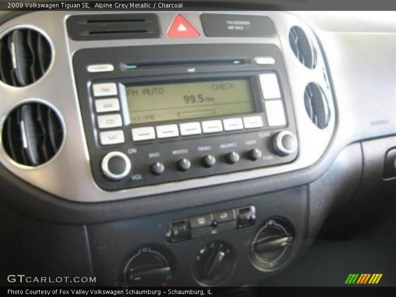 Alpine Grey Metallic / Charcoal 2009 Volkswagen Tiguan SE