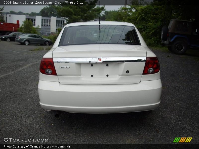 Cream White / Gray 2003 Saturn L Series L200 Sedan