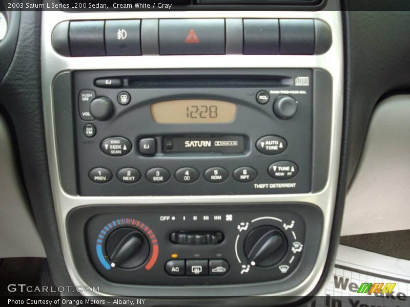 Cream White / Gray 2003 Saturn L Series L200 Sedan