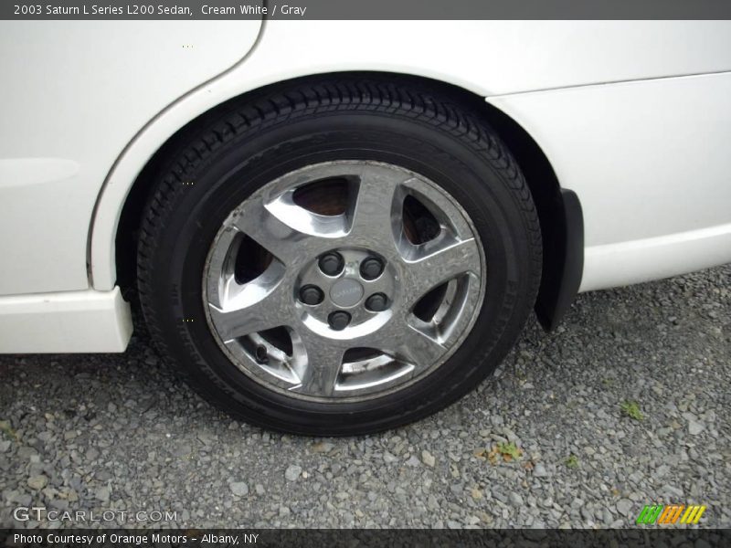 Cream White / Gray 2003 Saturn L Series L200 Sedan