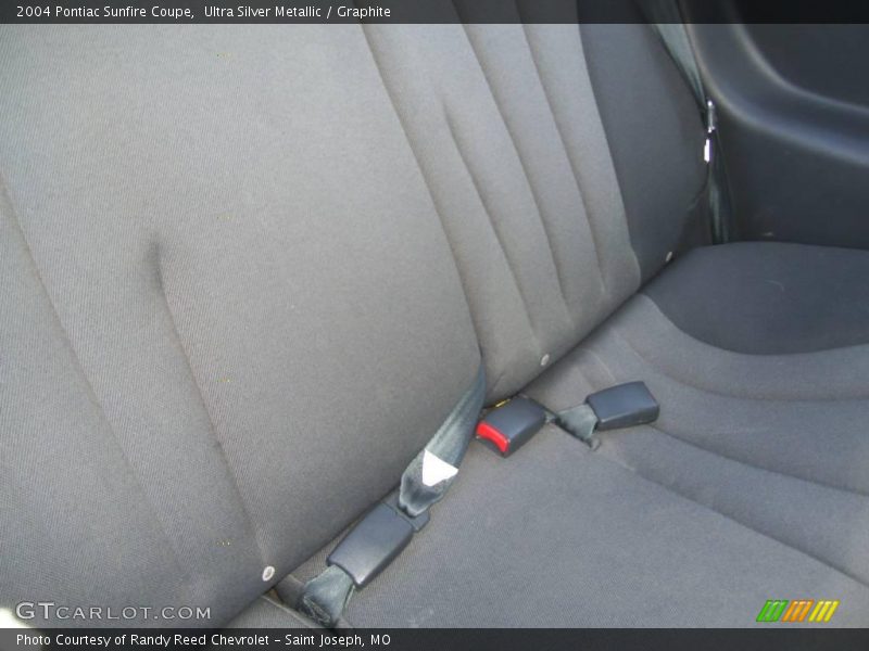 Ultra Silver Metallic / Graphite 2004 Pontiac Sunfire Coupe