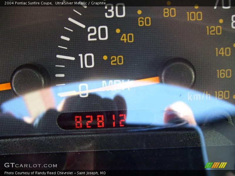 Ultra Silver Metallic / Graphite 2004 Pontiac Sunfire Coupe