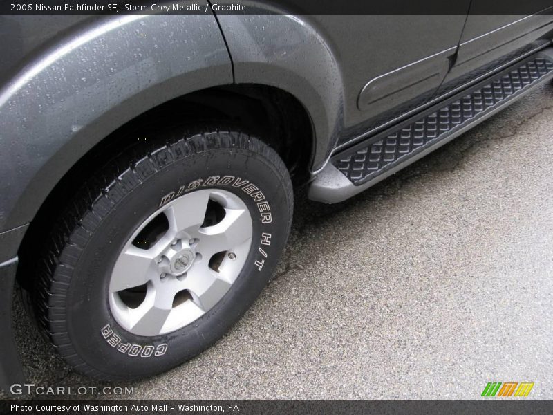 Storm Grey Metallic / Graphite 2006 Nissan Pathfinder SE