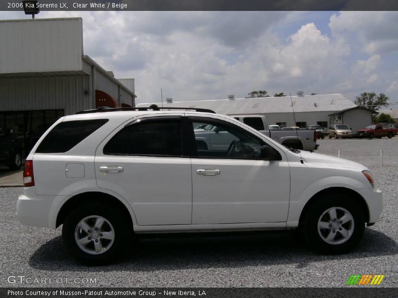 Clear White / Beige 2006 Kia Sorento LX